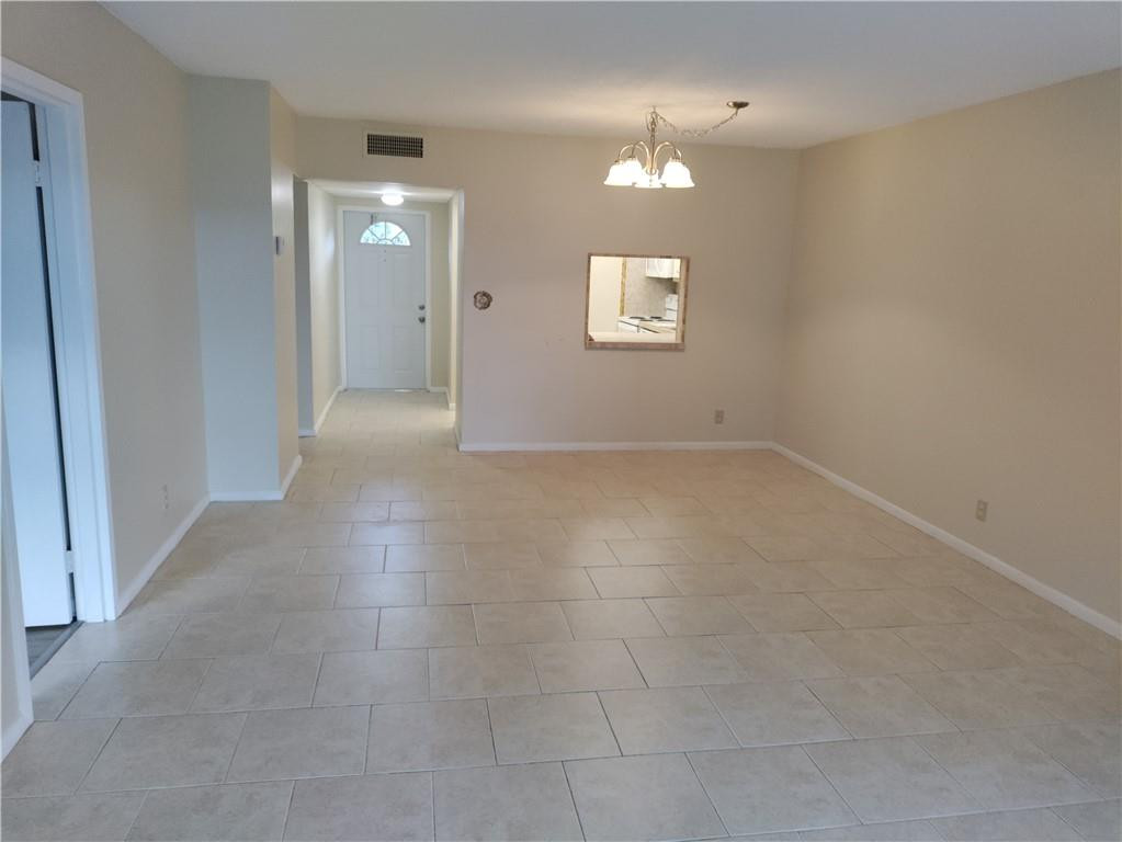 1040 Country Club Dr 204