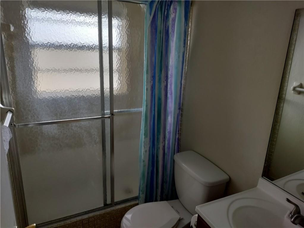 1040 Country Club Dr 204