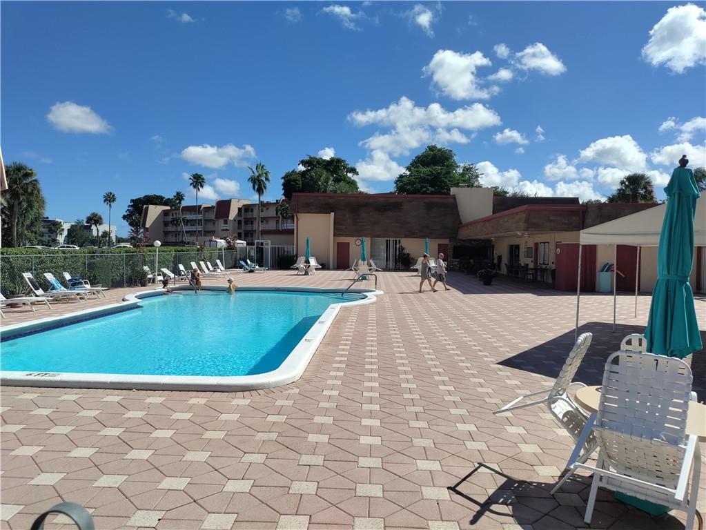 1040 Country Club Dr 204