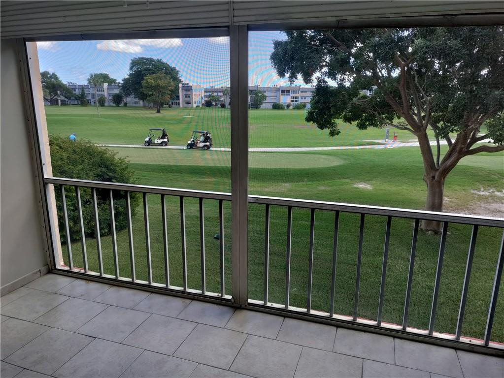 1040 Country Club Dr 204