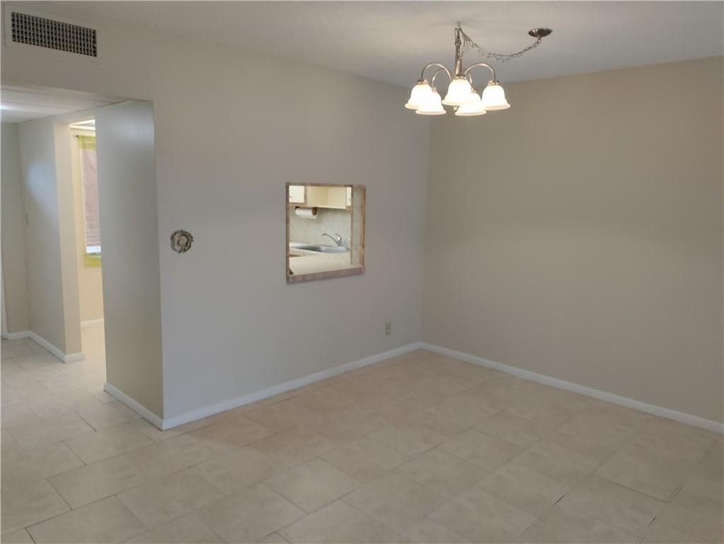 1040 Country Club Dr 204