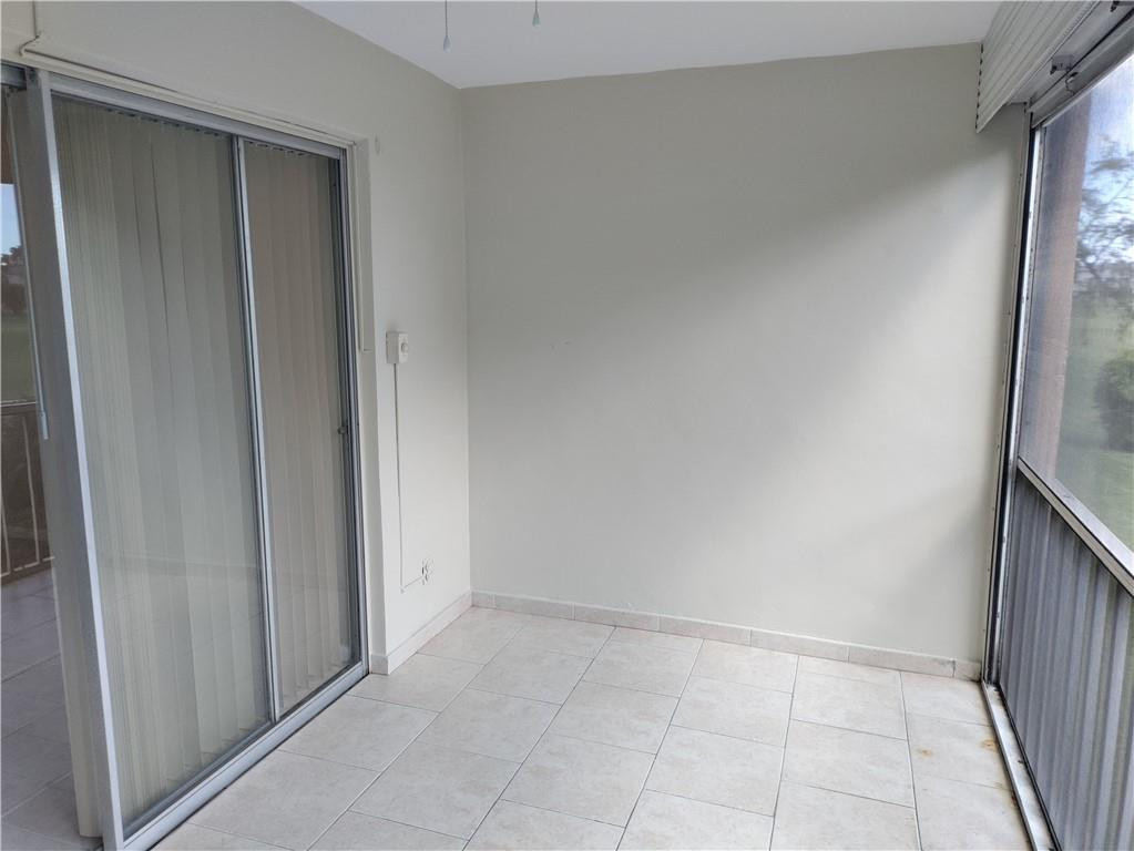 1040 Country Club Dr 204