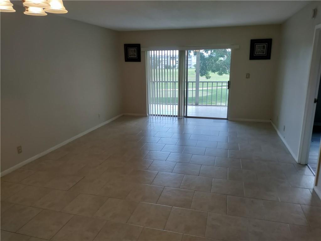 1040 Country Club Dr 204