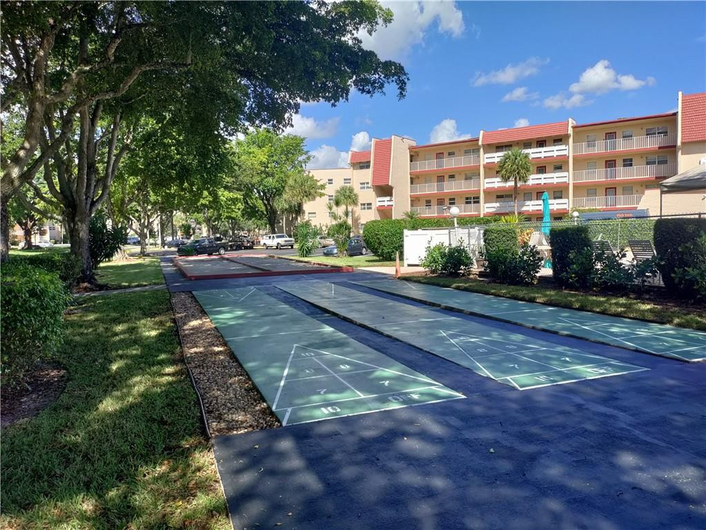 1040 Country Club Dr 204