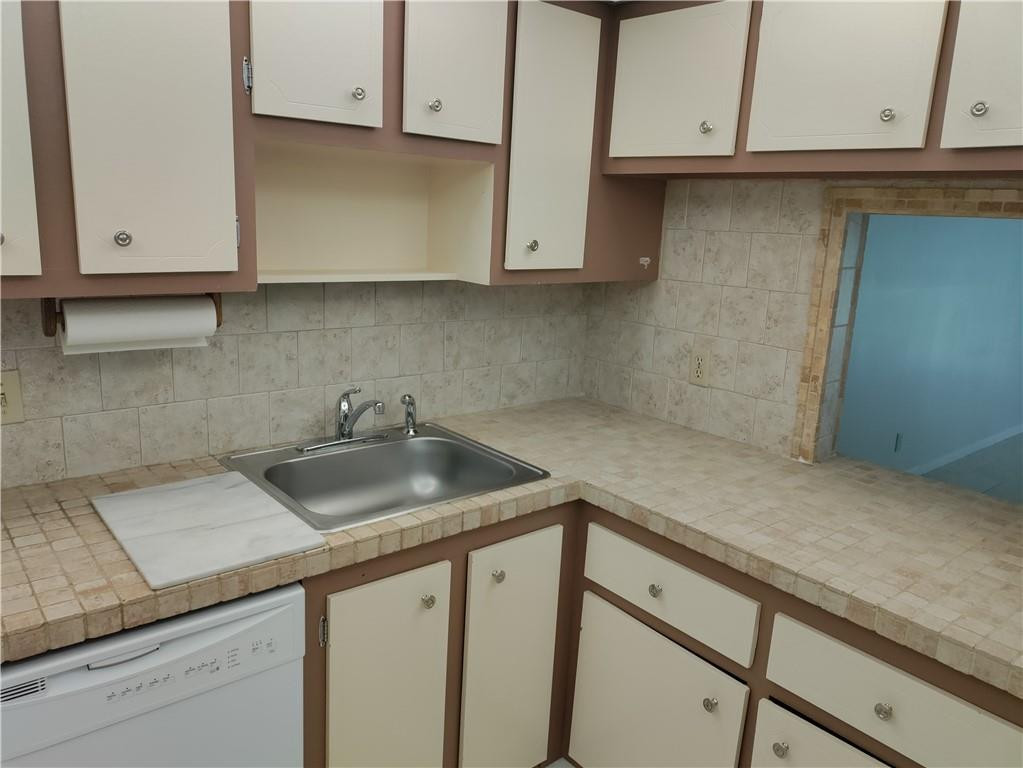 1040 Country Club Dr 204