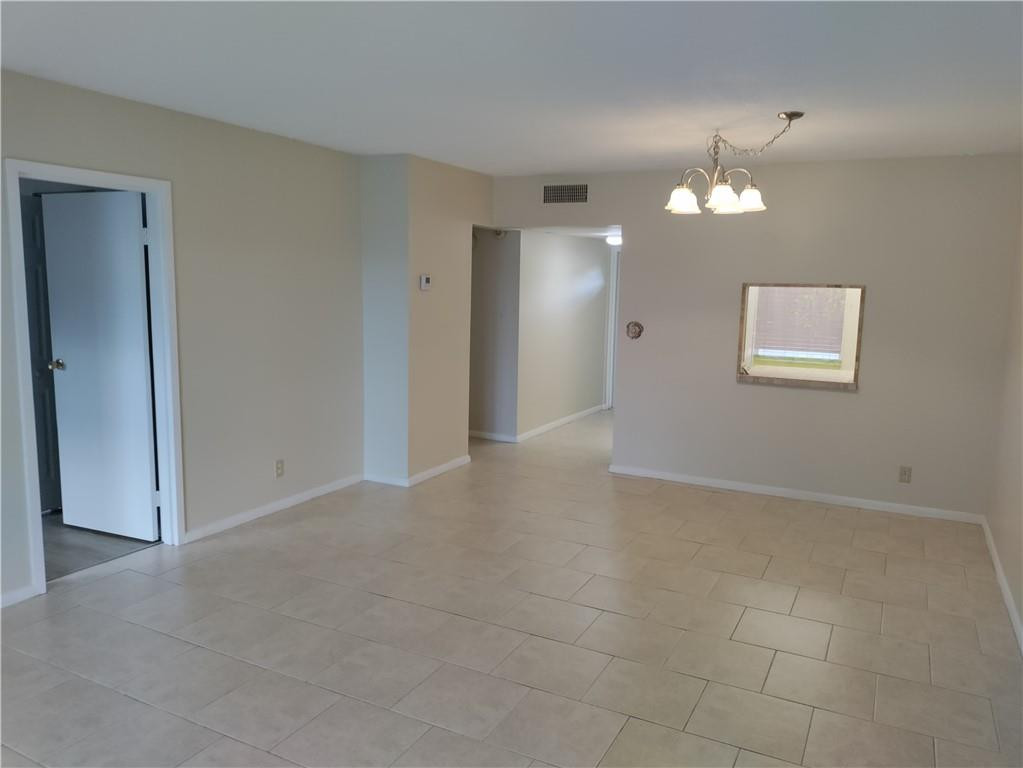 1040 Country Club Dr 204