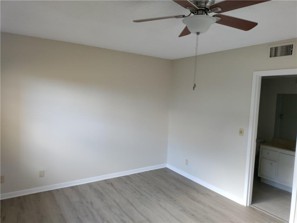 1040 Country Club Dr 204