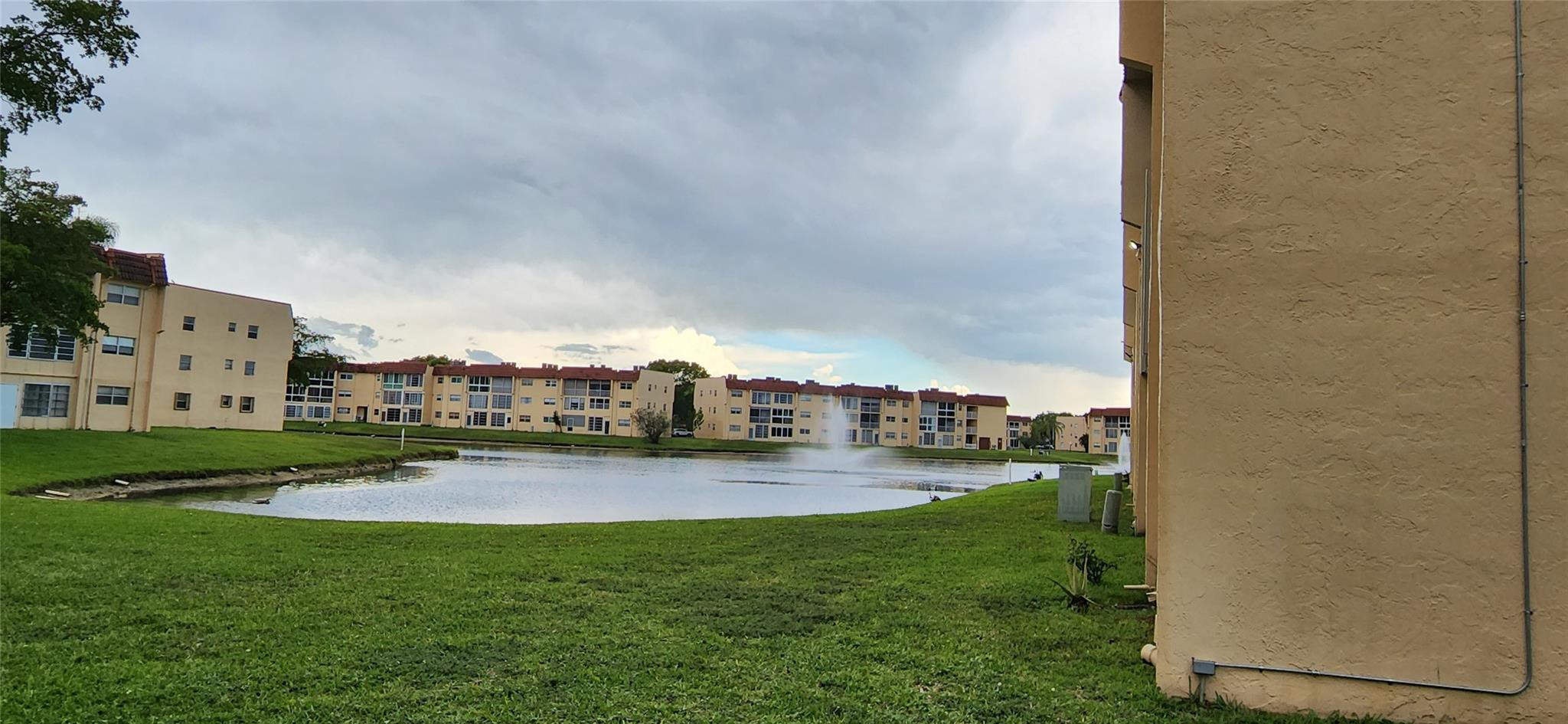 8880 Lakes Blvd 202