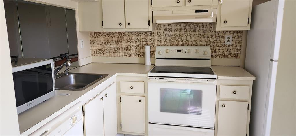 10434 Lakes Blvd 209