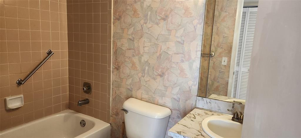 10434 Lakes Blvd 209