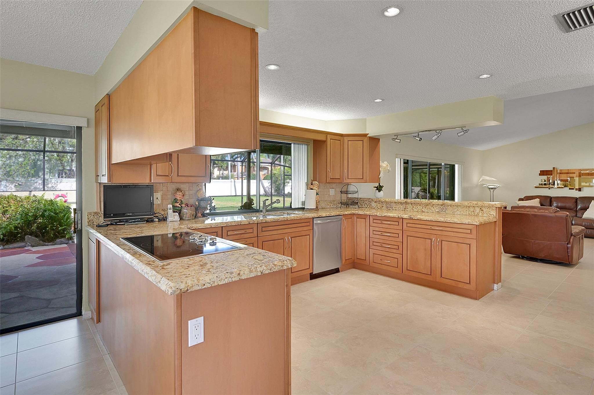 704 NW 101st Ter