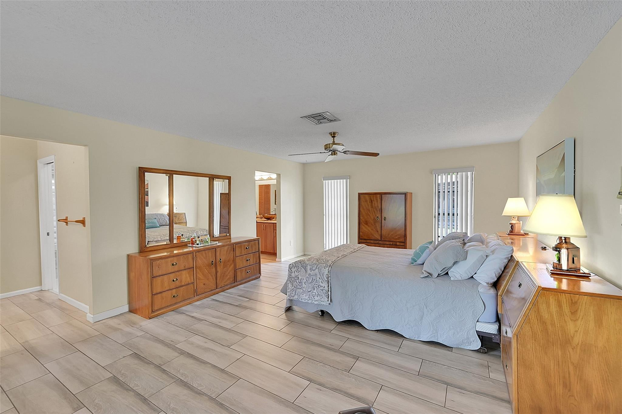 704 NW 101st Ter