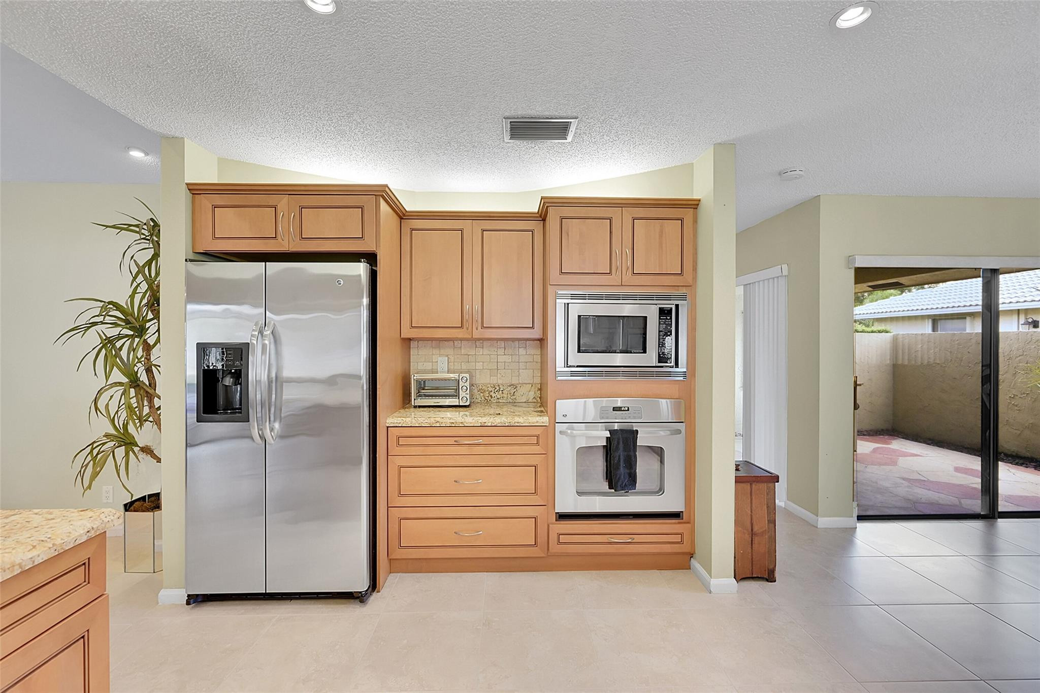 704 NW 101st Ter