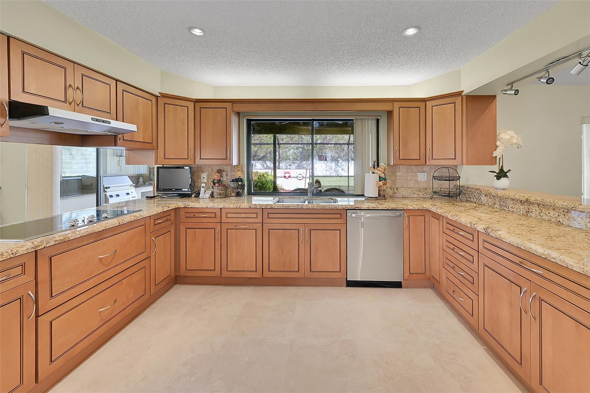 704 NW 101st Ter