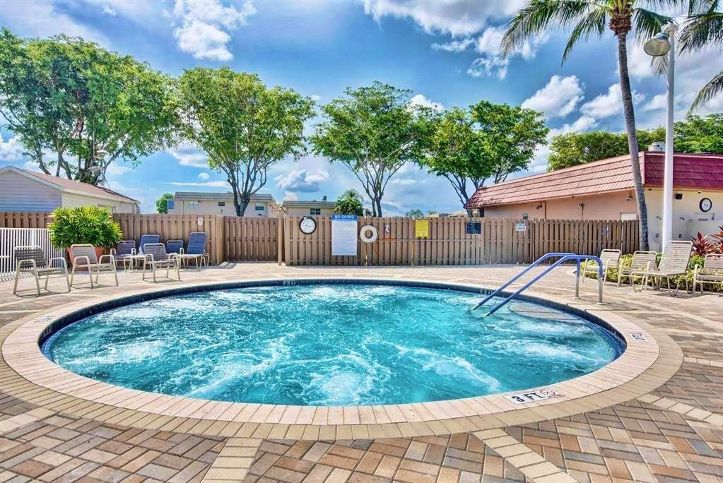 302 Flanders G Drive 302