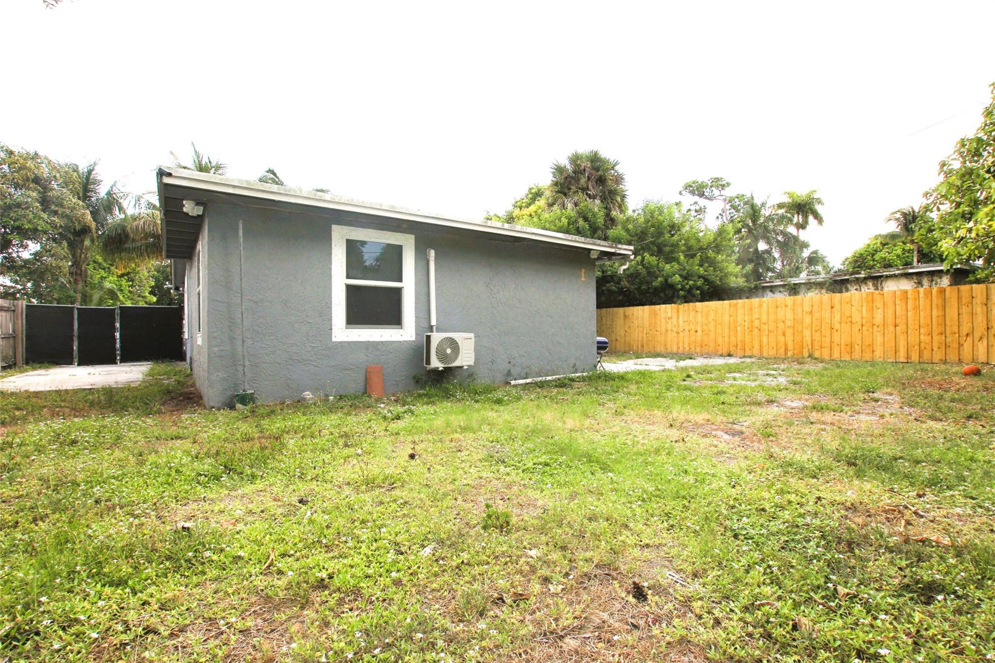 1545 NW 15th Ter