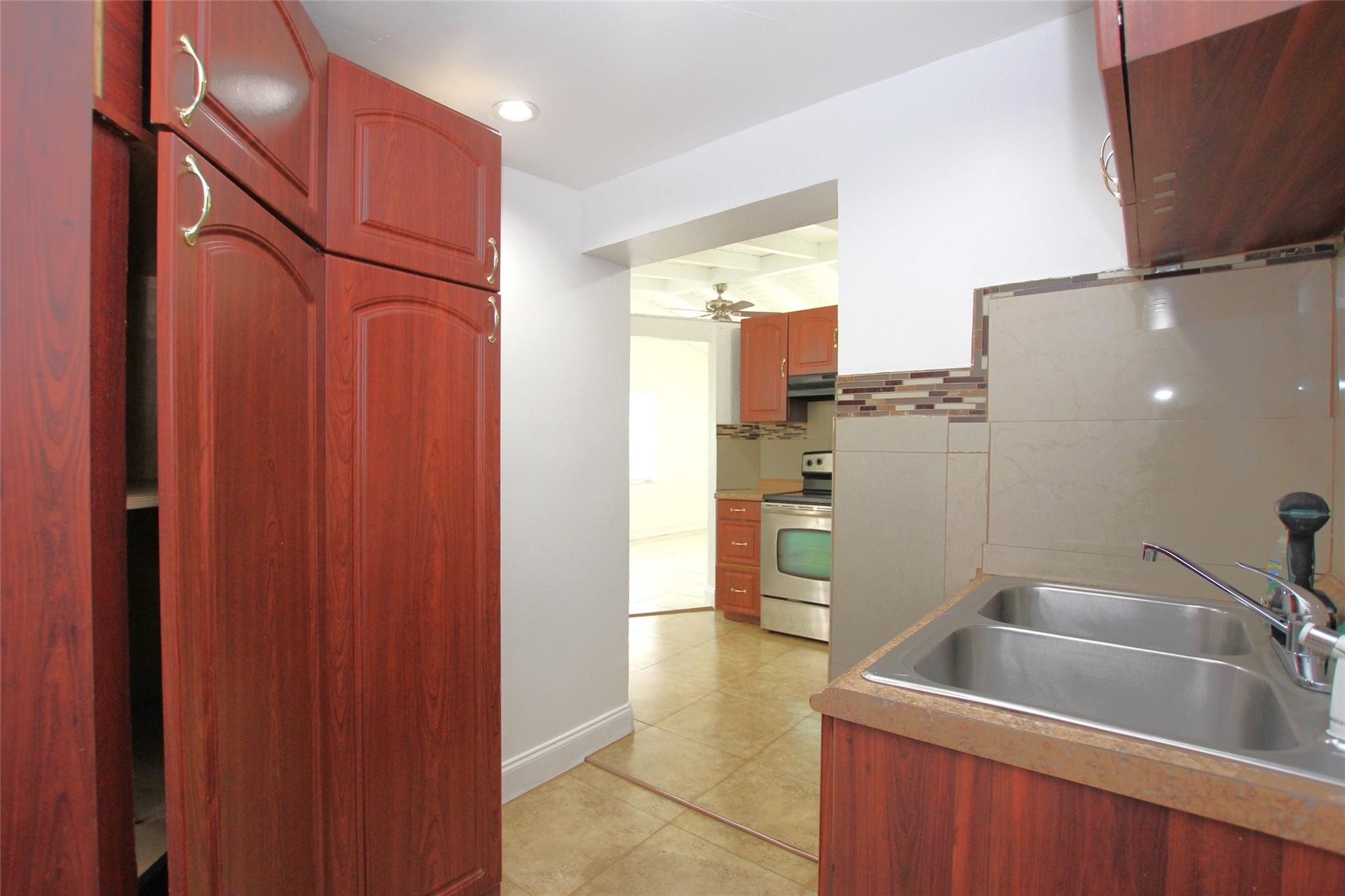 1545 NW 15th Ter