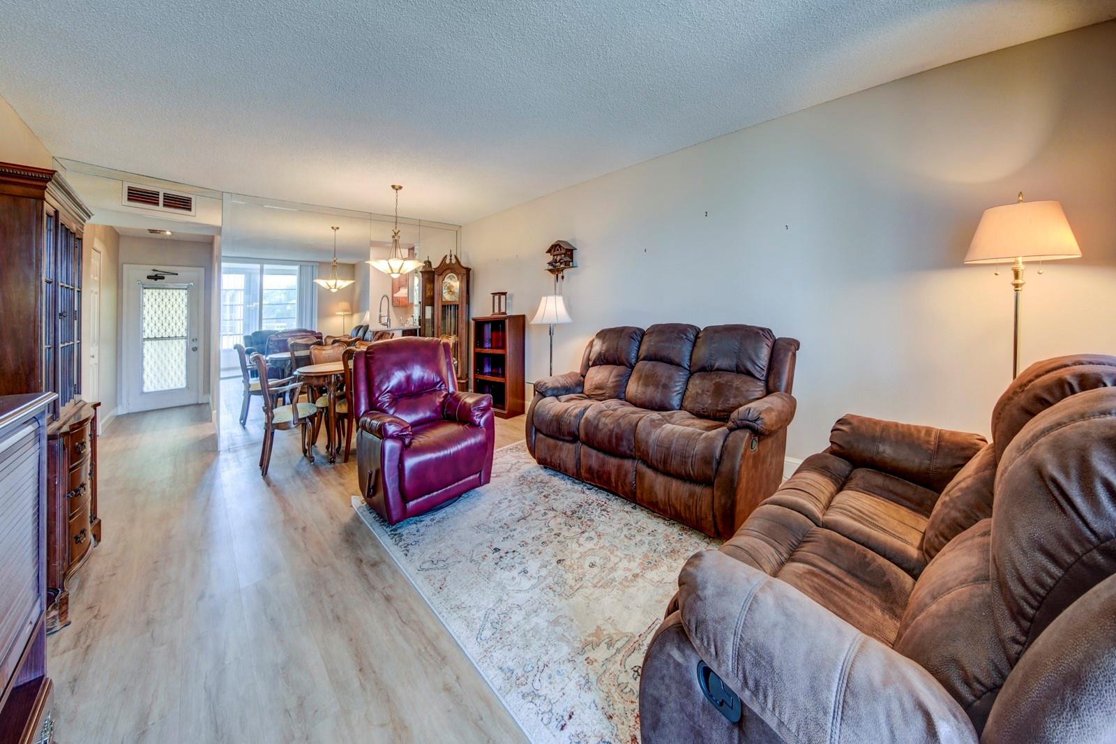 370 NW 76th Ave 202