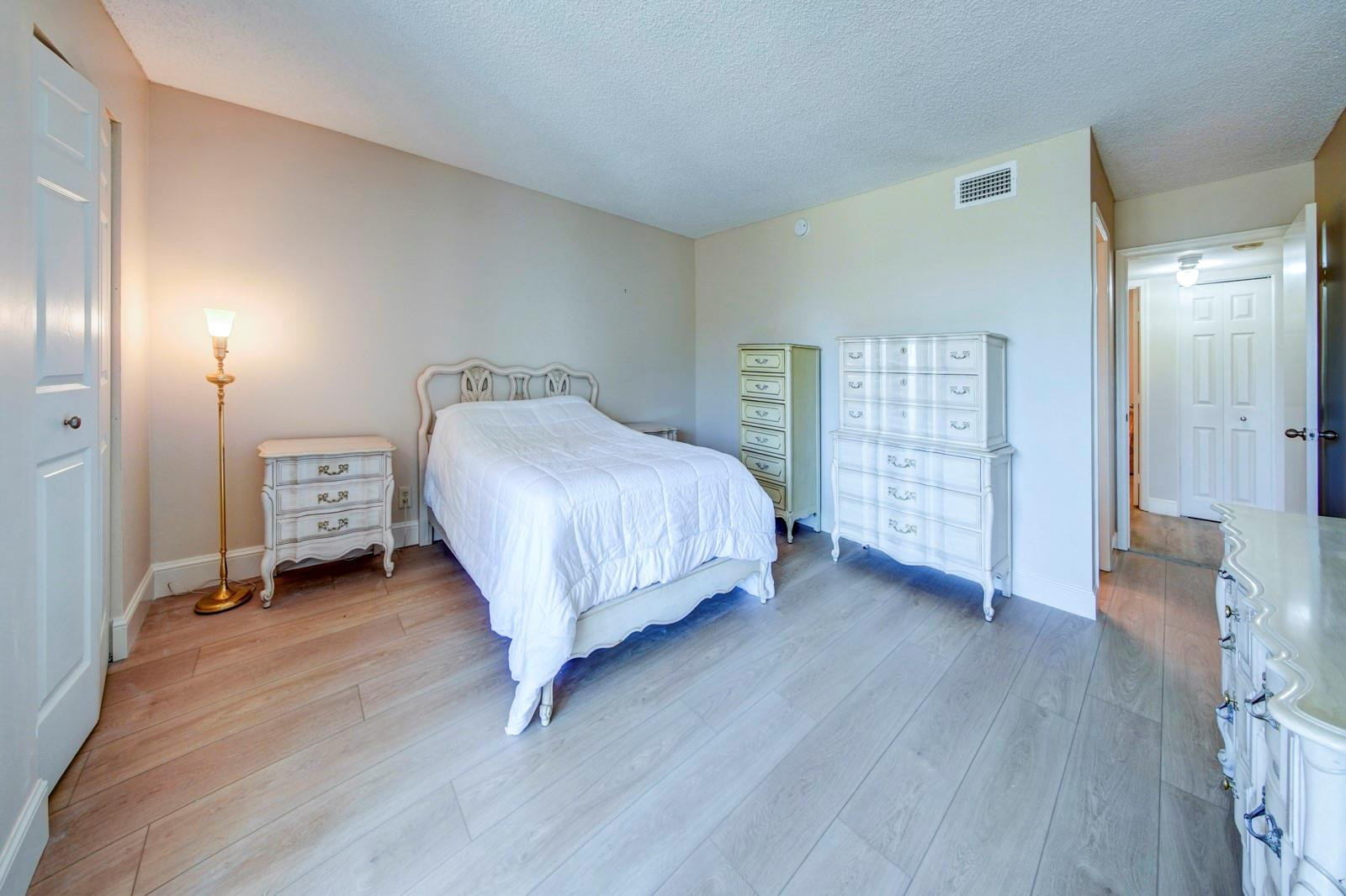 370 NW 76th Ave 202