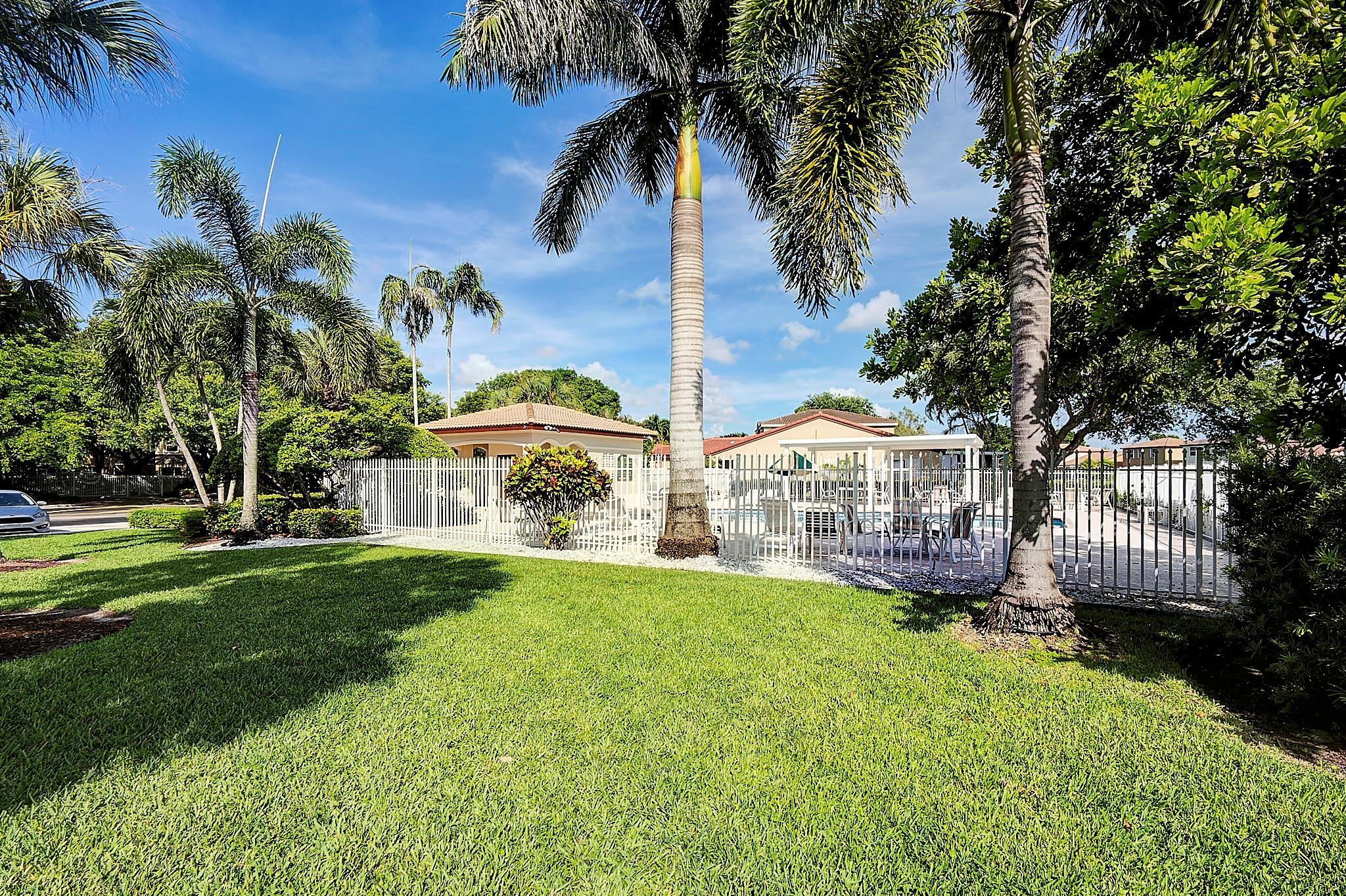 4292 NW 1st Pl
