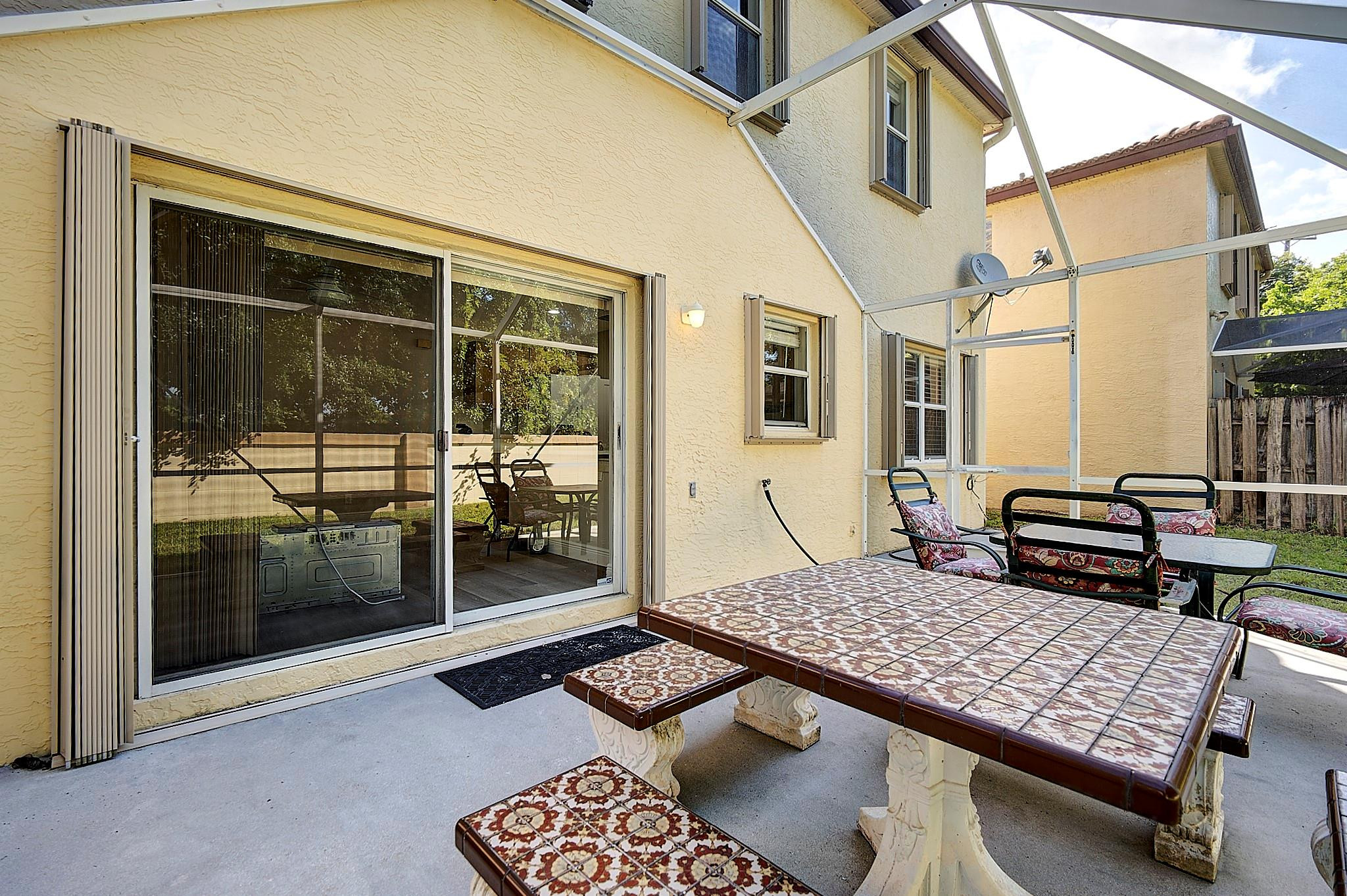 4292 NW 1st Pl