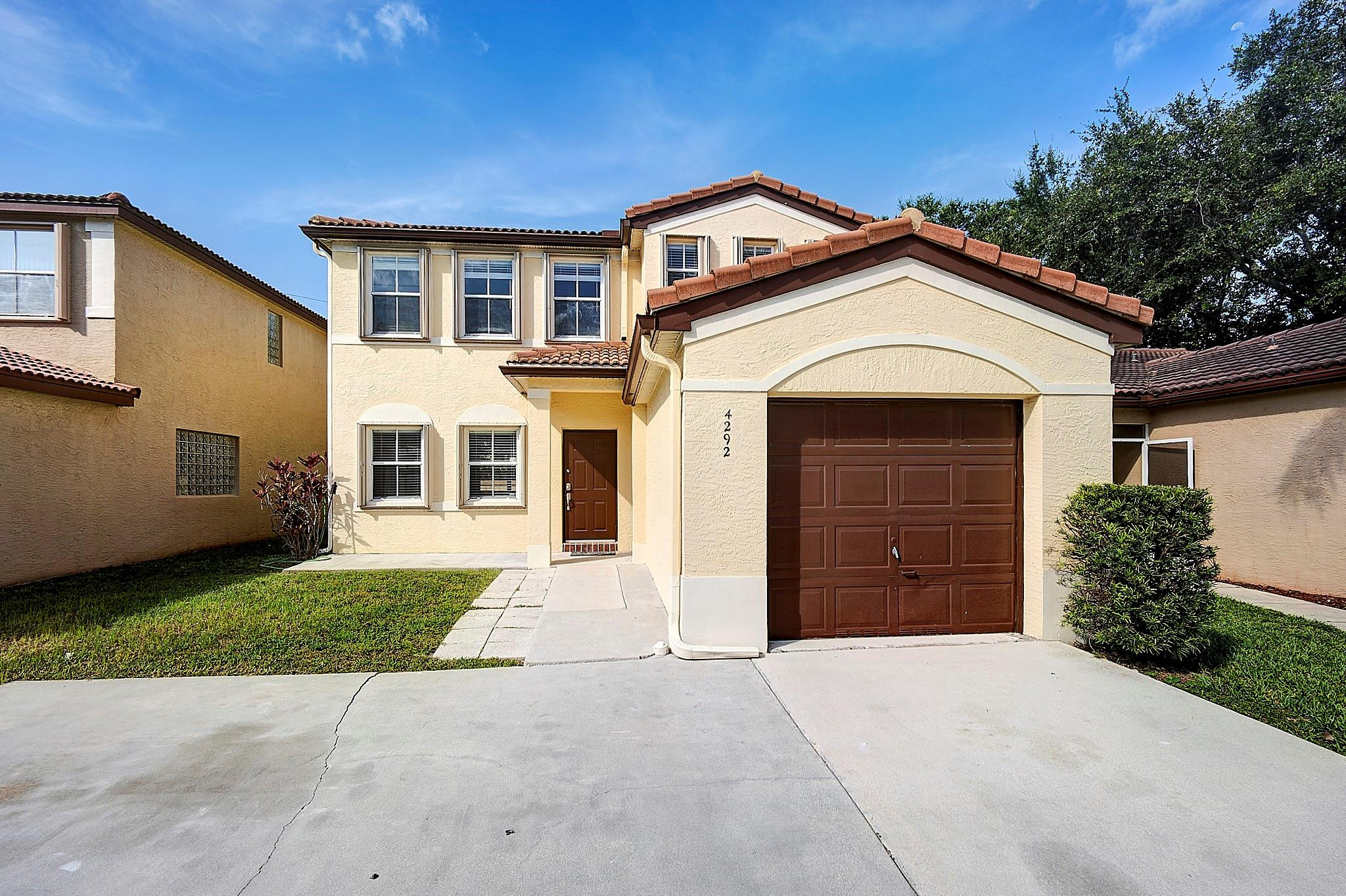 4292 NW 1st Pl