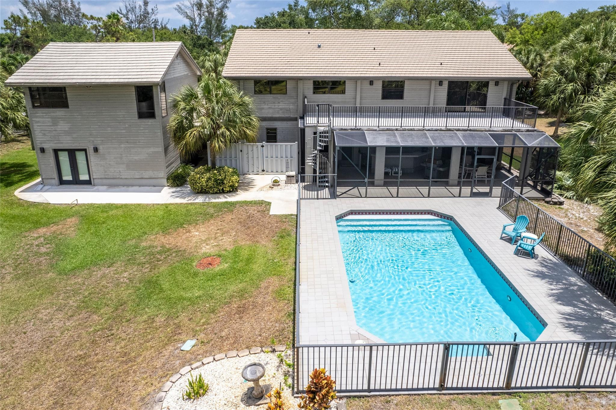 6687 NW 66th Ave