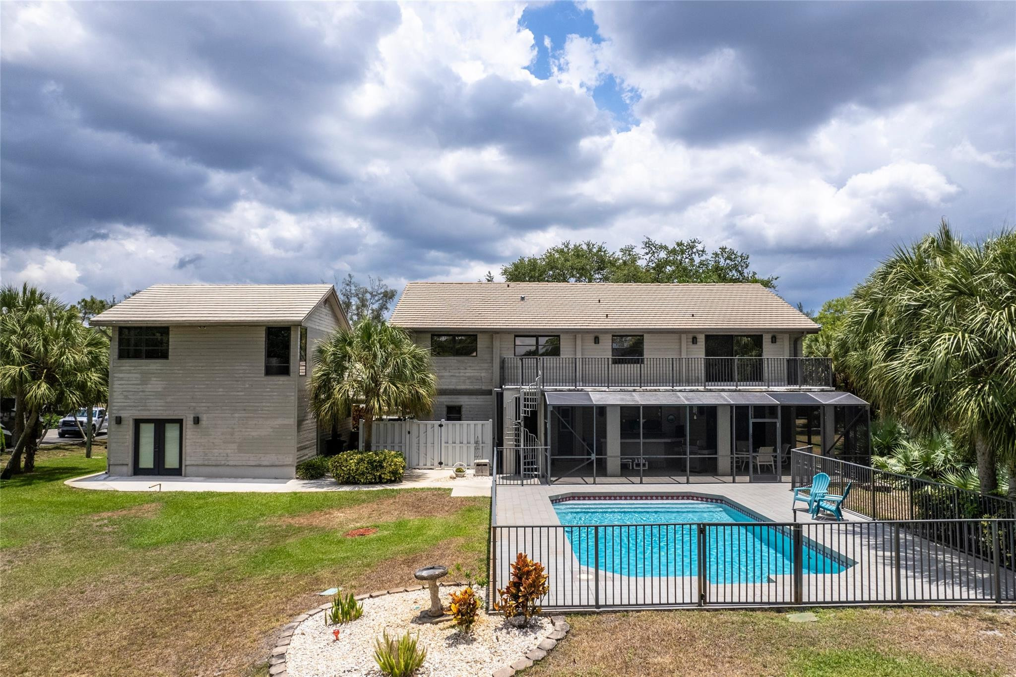 6687 NW 66th Ave
