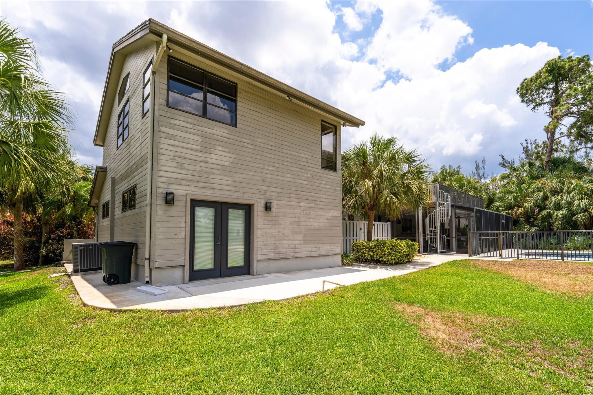 6687 NW 66th Ave