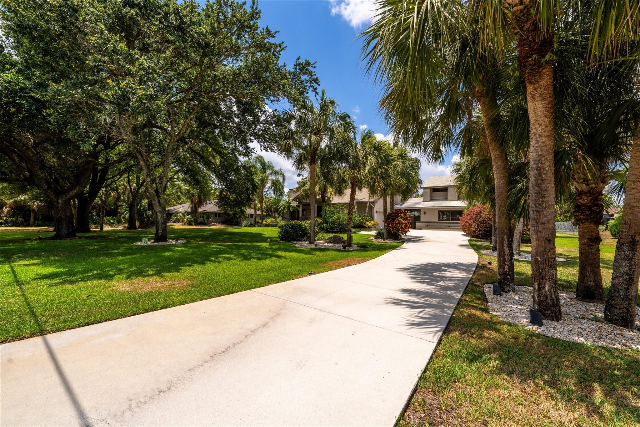 6687 NW 66th Ave