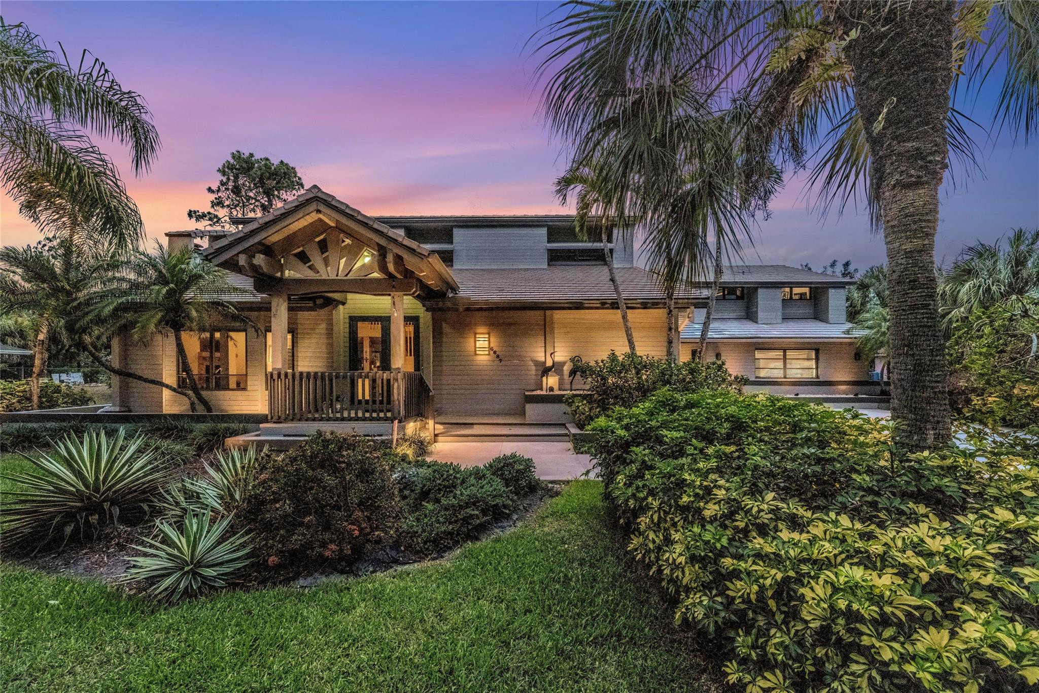6687 NW 66th Ave
