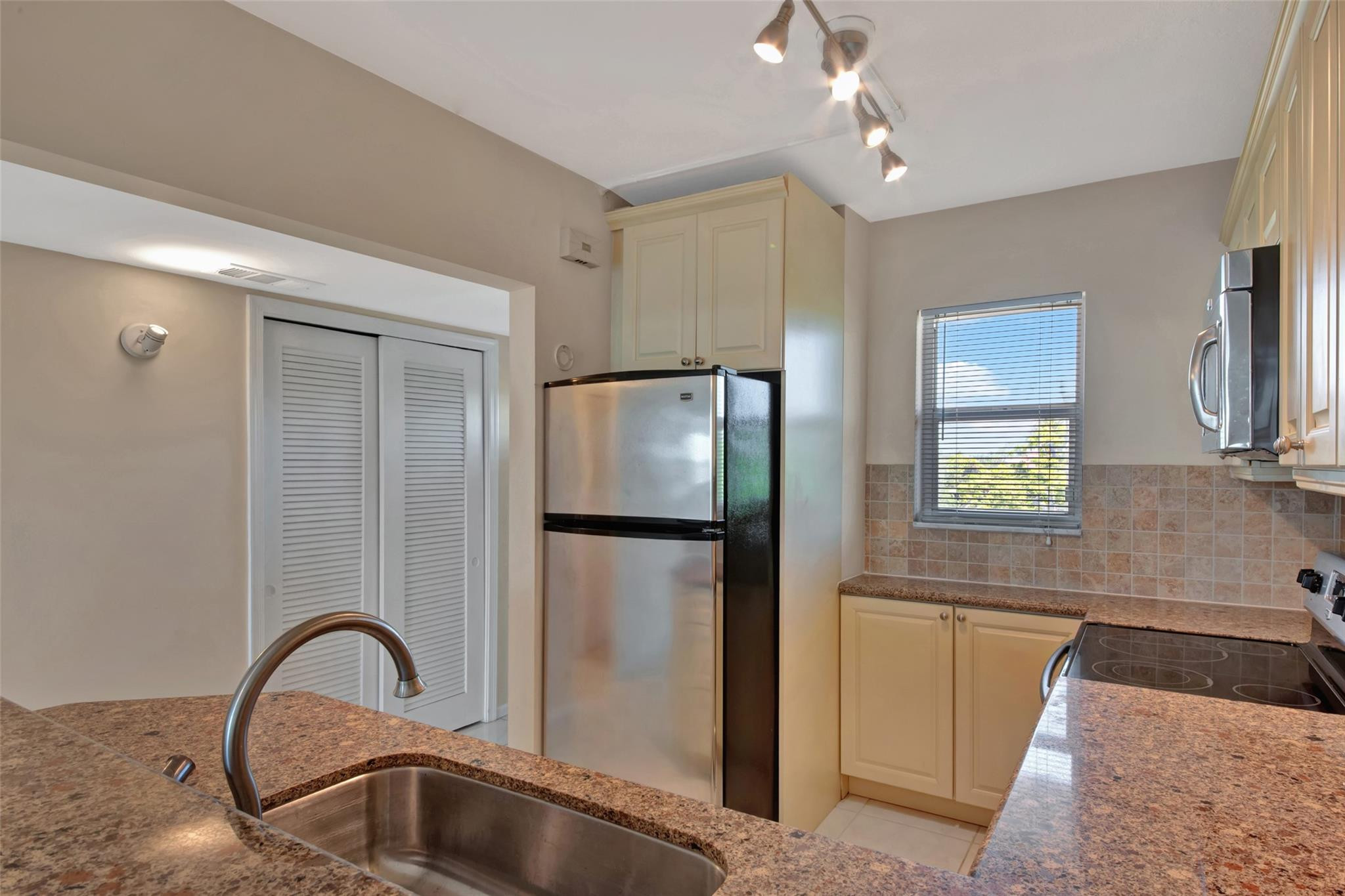 750 NE Spanish River 403