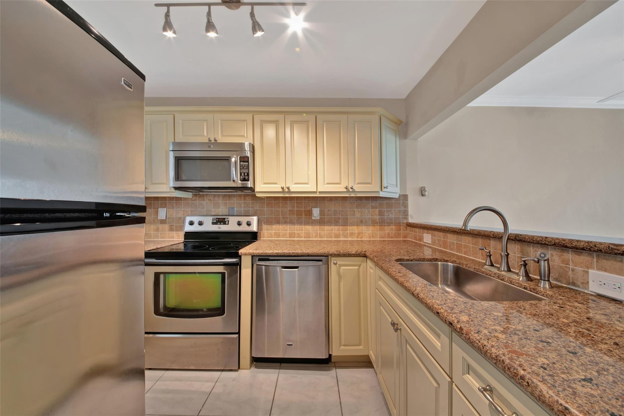 750 NE Spanish River 403
