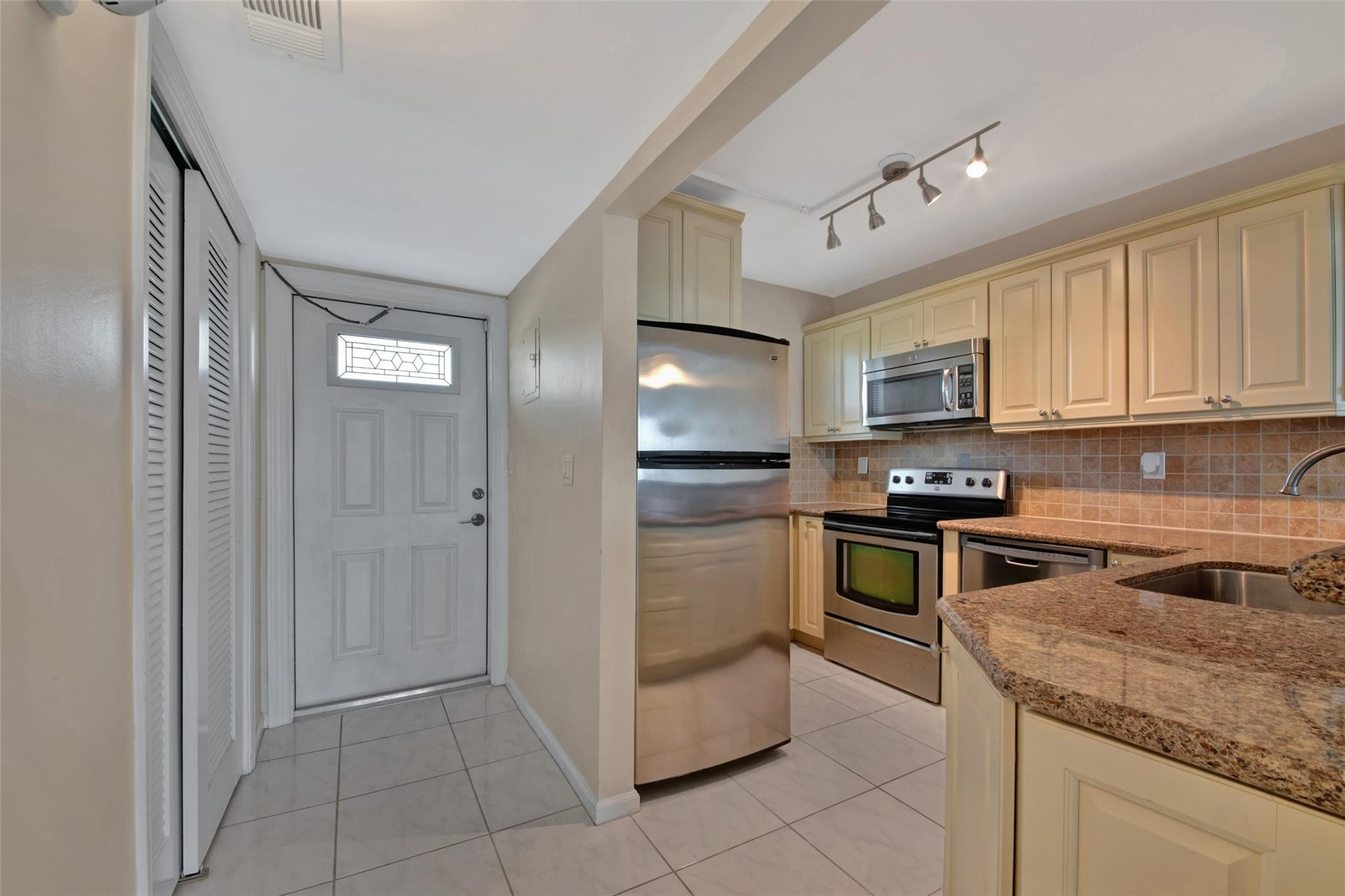 750 NE Spanish River 403
