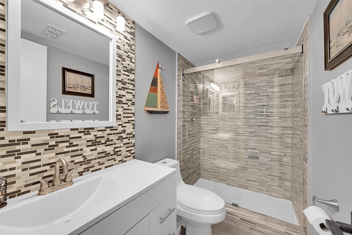 1818 Hammock Blvd 222