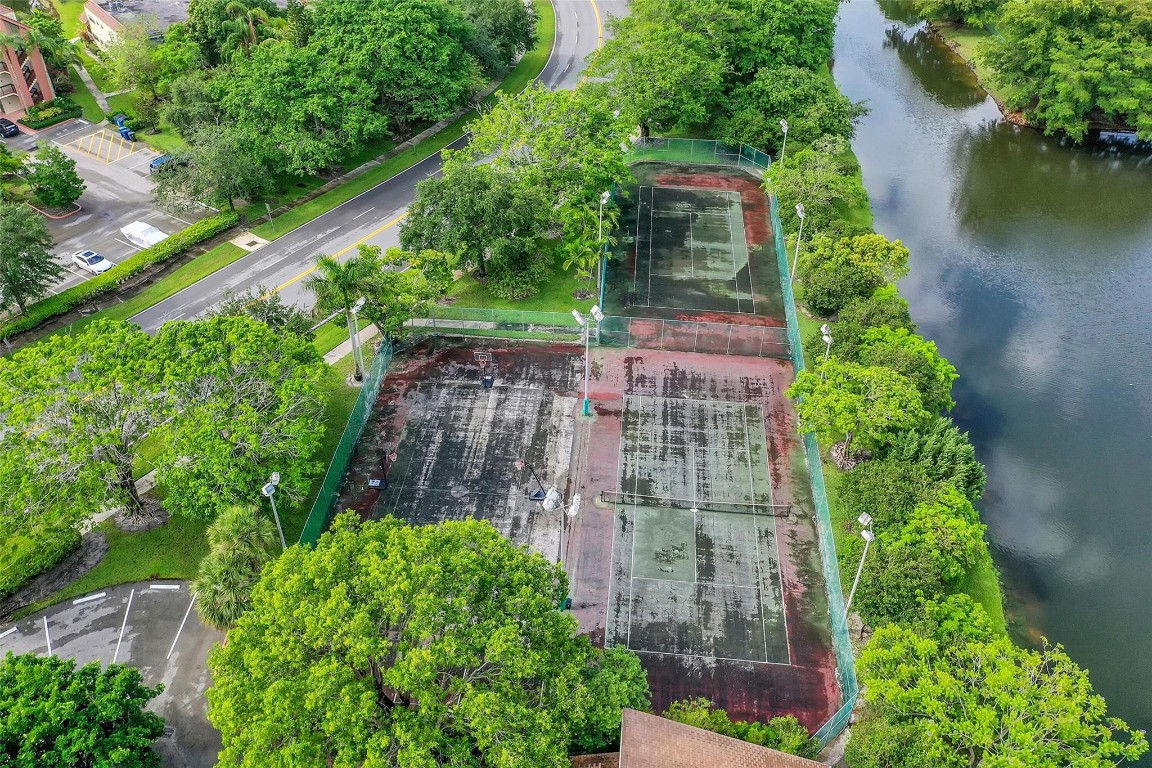 1818 Hammock Blvd 222