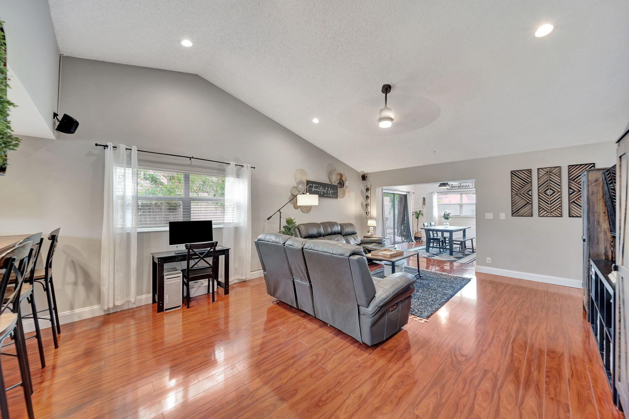 7327 NW 38th Court