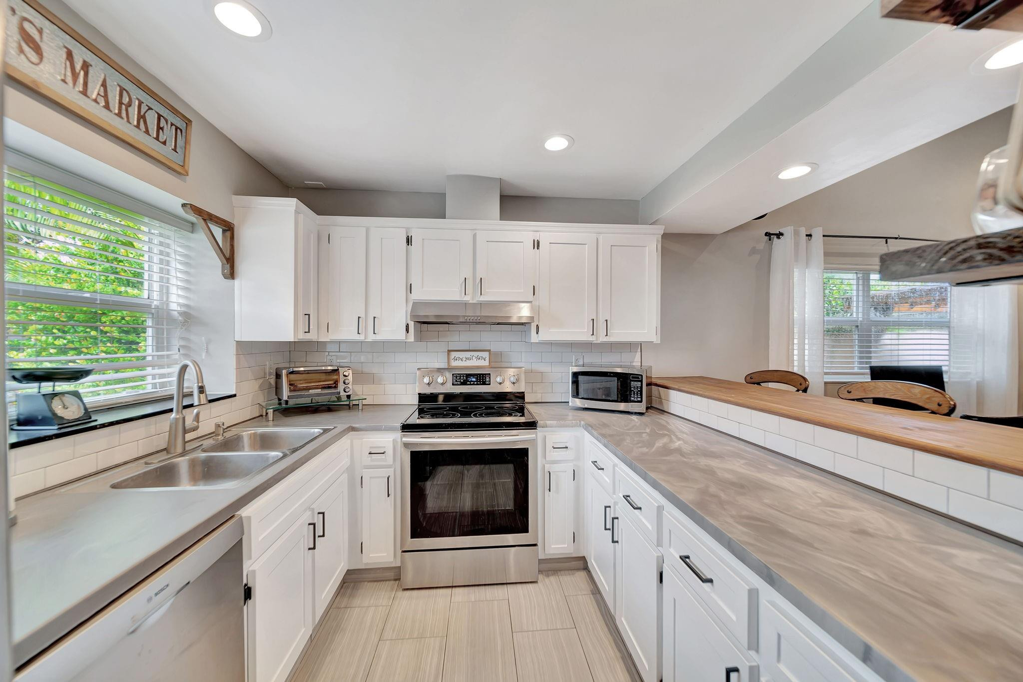7327 NW 38th Court
