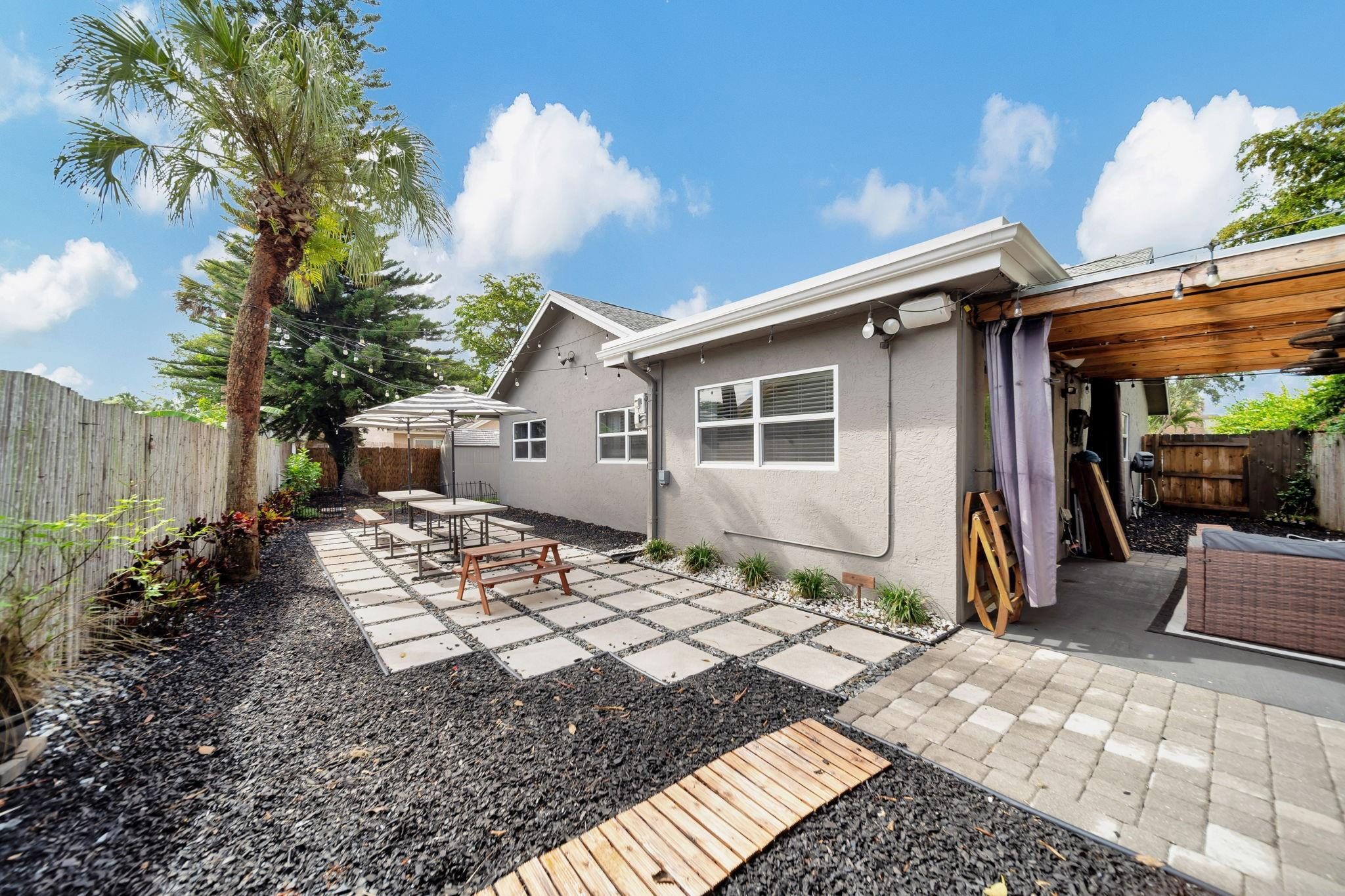 7327 NW 38th Court