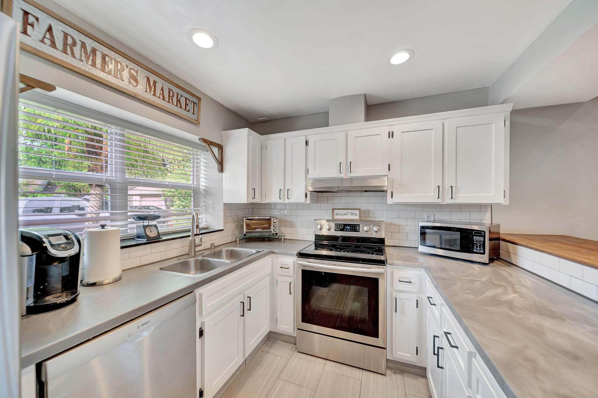 7327 NW 38th Court