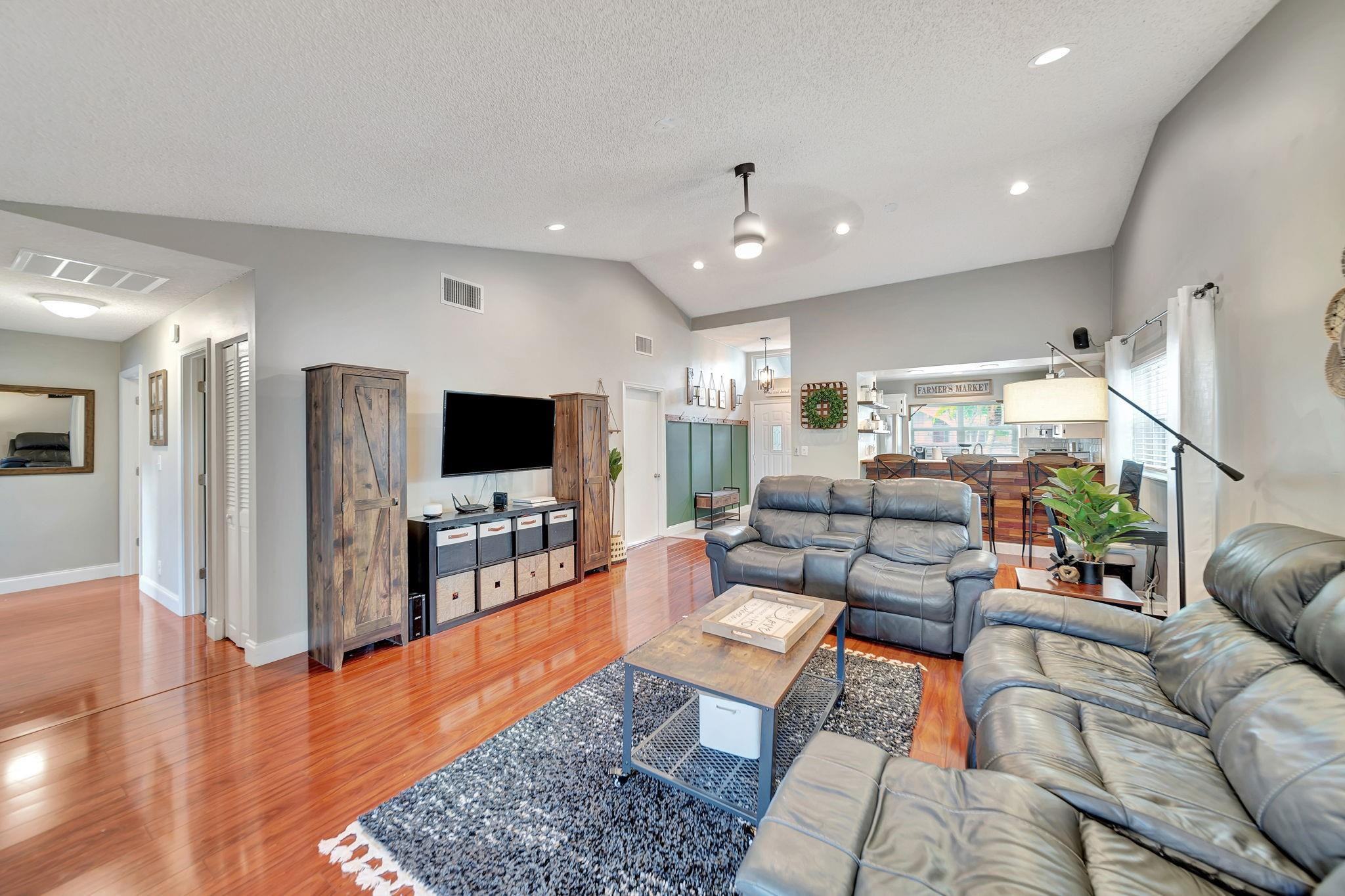 7327 NW 38th Court