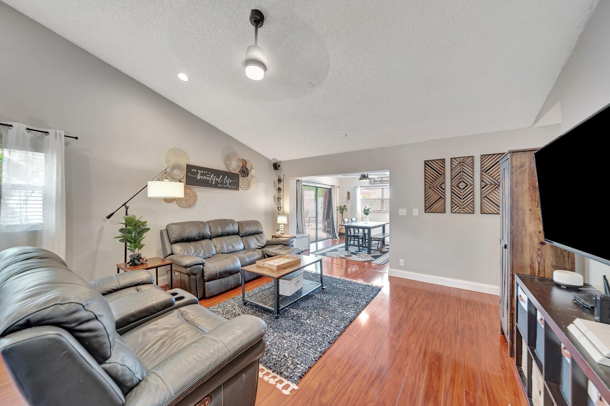 7327 NW 38th Court