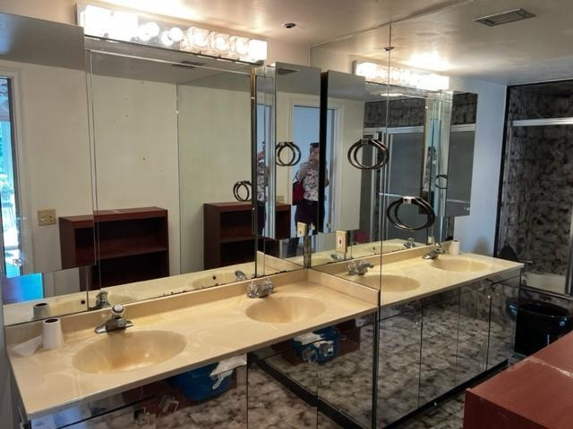 2901 Victoria Cir D1