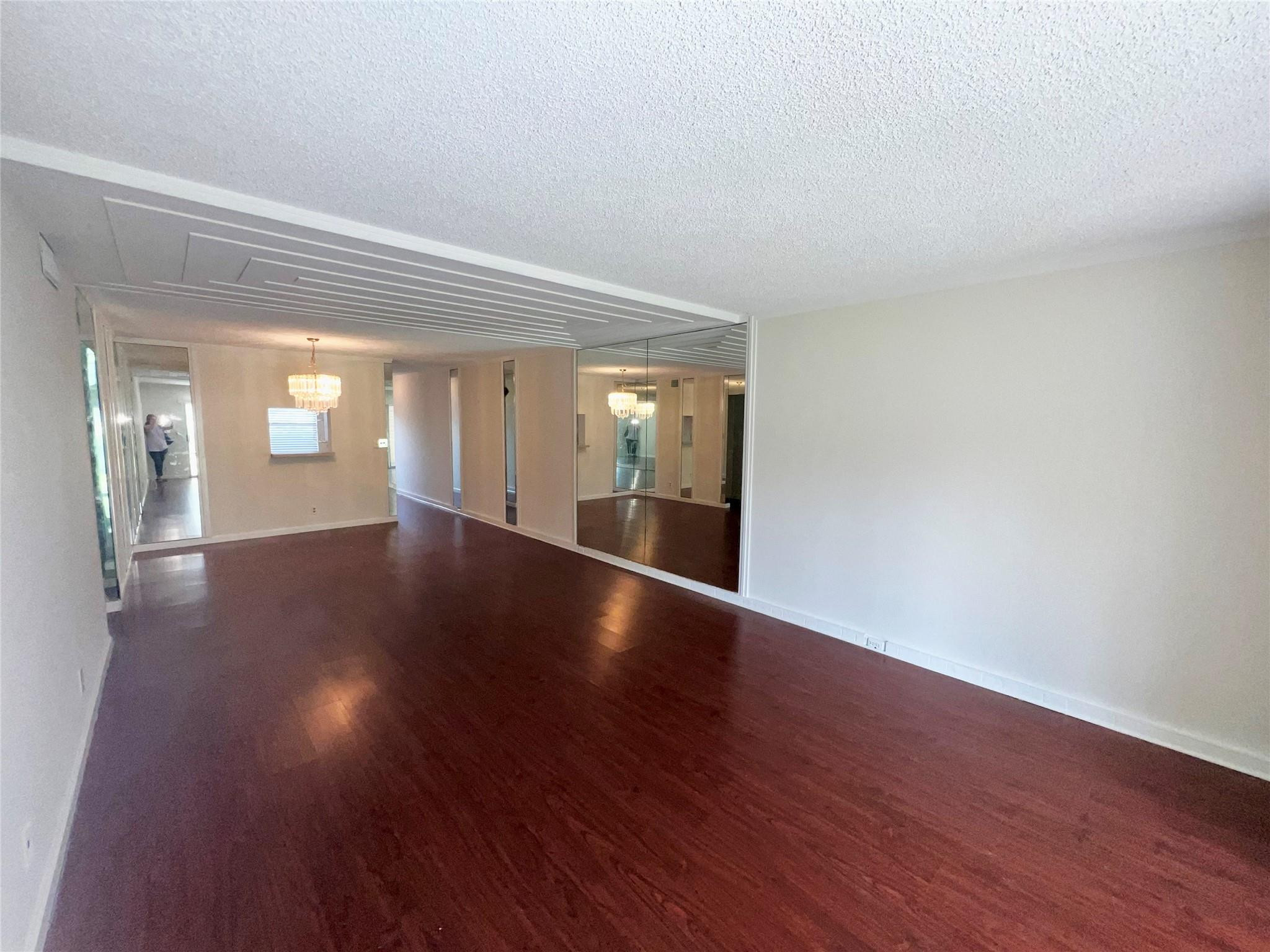 2901 Victoria Cir D1