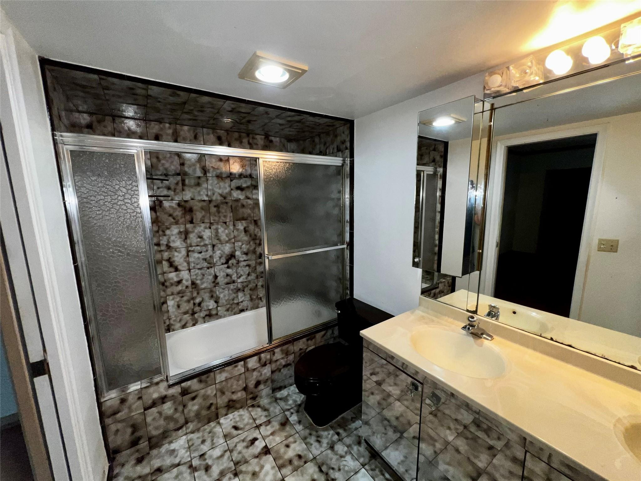 2901 Victoria Cir D1