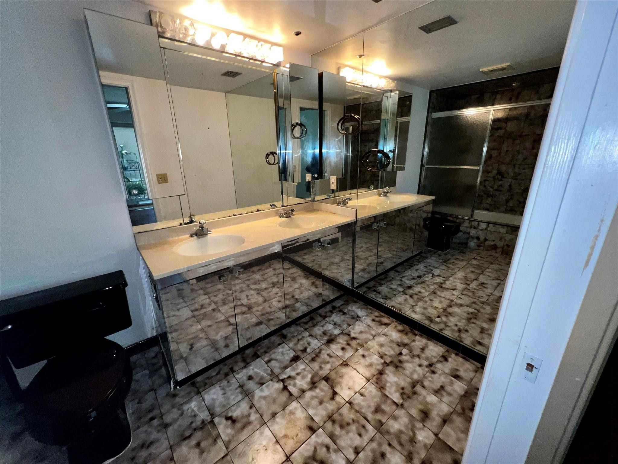 2901 Victoria Cir D1