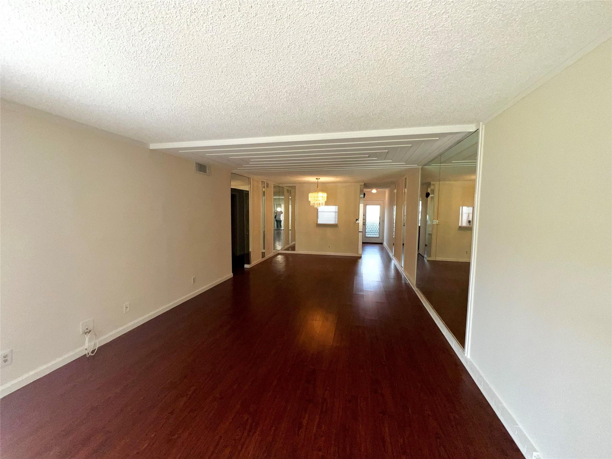 2901 Victoria Cir D1