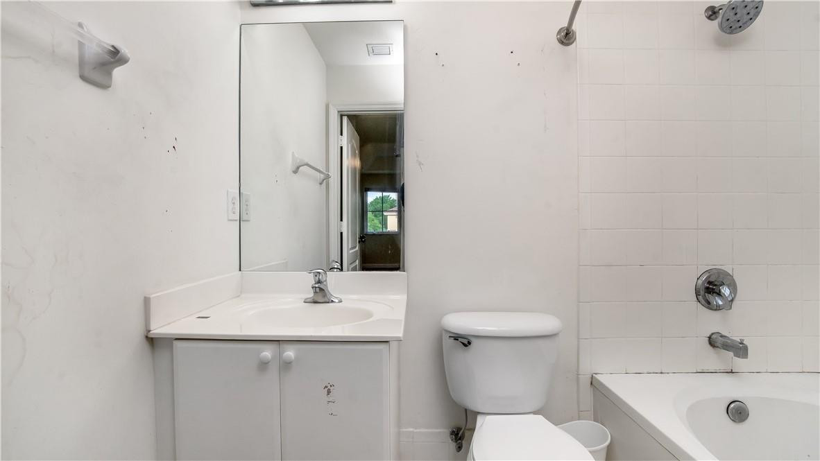 100 S JACARANDA C.C. 200