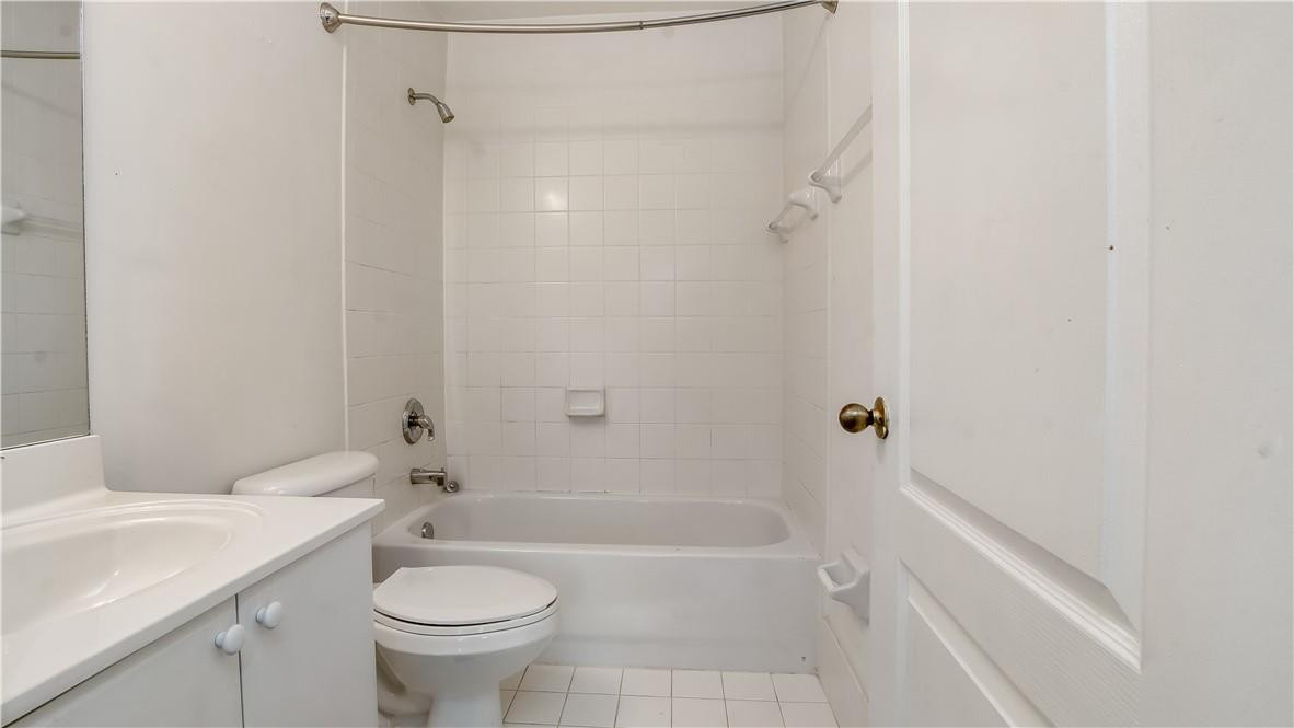 100 S JACARANDA C.C. 200