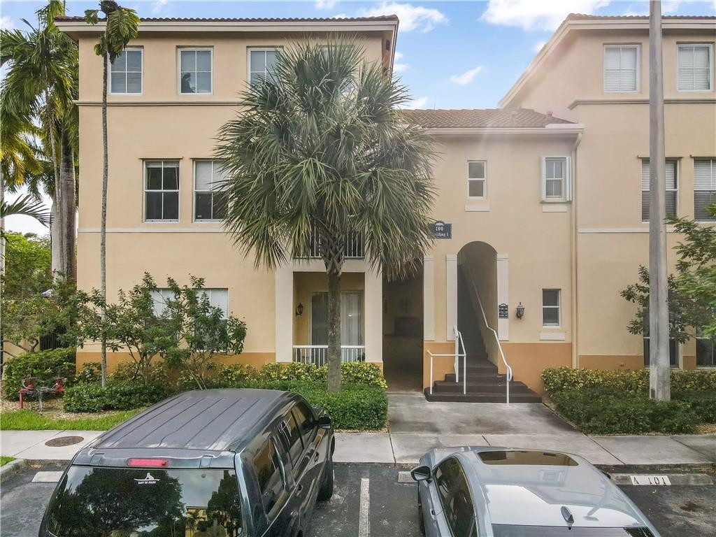 100 S JACARANDA C.C. 200